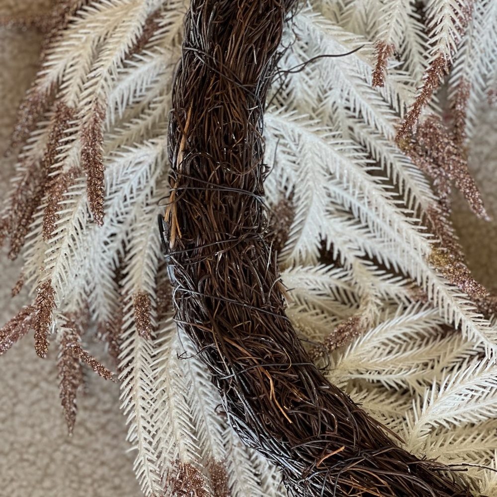 White Faux Pampas Grass Wreath (NWOT) - Picture 6 of 9